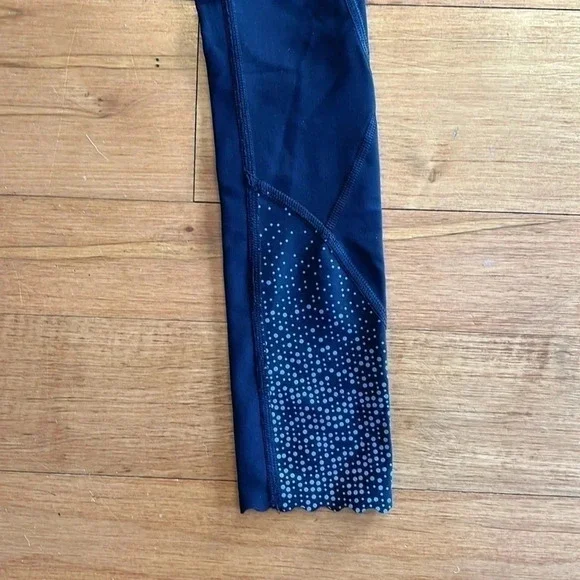 Lululemon Tight Stuff Tight Reflective Scalloped Hem Blue Purple Size 2 - Picture 2 of 3